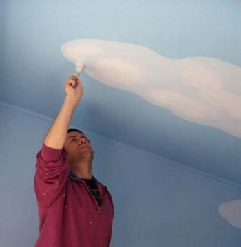 Окрашивание потолка водоэмульсионкой